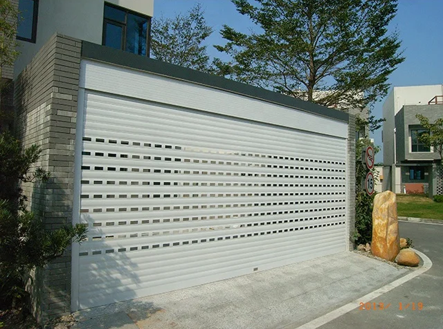 Cửa cuốn tấm liền công nghệ Úc cho nhà phố hiện đại